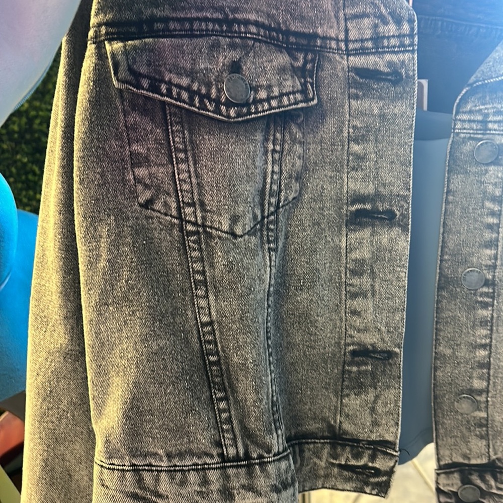 Grey jean jacket with design - Picture 7 of 8